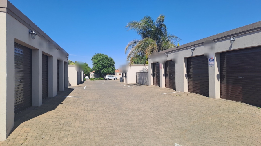 2 Bedroom Property for Sale in Langenhovenpark Free State